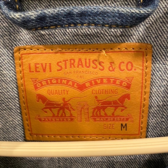Levi’s studded denim jacket size Medium - Picture 2 of 5